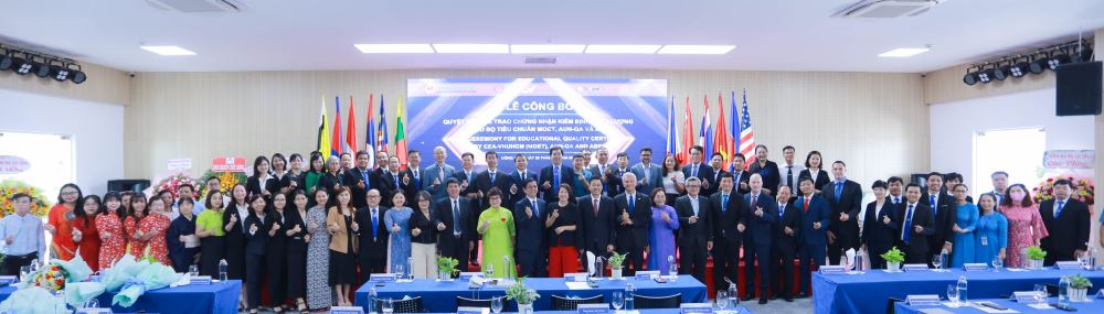 LHU vững bước trên con đường trinh phục tiêu chuẩn quốc tế